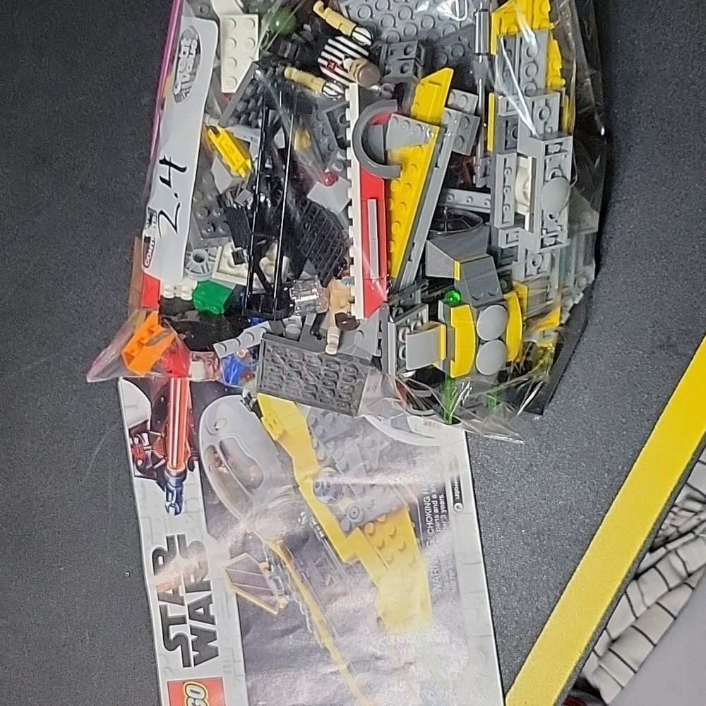 2.4 pounds of assorted legos